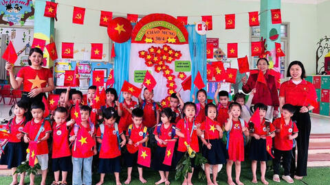 HƯỚNG VỀ NGÀY 30/4 – CÔ VÀ TRÒ CÙNG NHAU ÔN LẠI  TRUYỀN THỐNG VẺ VANG CỦA DÂN TỘC