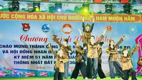 Giao lưu văn nghệ chào mừng thành công cuộc bầu cử và kỷ niệm 51 năm Ngày Giải phóng miền Nam, thống nhất đất nước