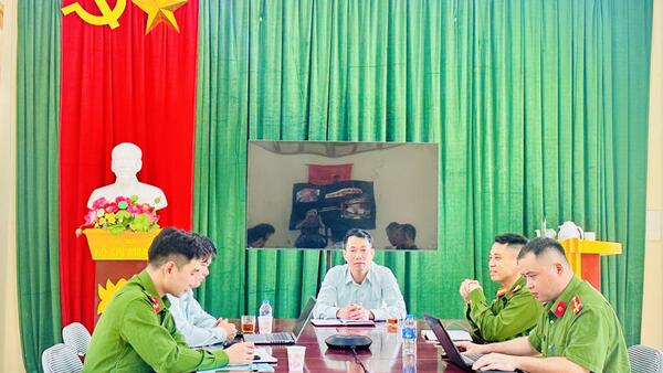 Công an xã Bằng Mạc tham dự hội nghị trực tuyến quán triệt Chỉ thị số 02-CT/TW về công tác PCCC và CNCH