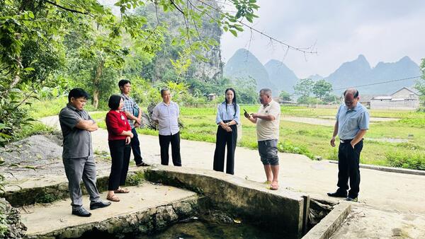 ĐOÀN KHẢO SÁT HĐND XÃ BẰNG MẠC KHẢO SÁT CÁC CÔNG TRÌNH CẤP NƯỚC SẠCH NÔNG THÔN TẬP TRUNG