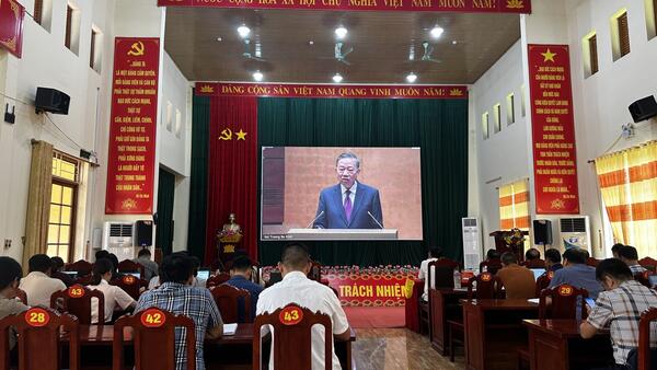 XÃ BẰNG MẠC THAM DỰ HỘI NGHỊ TRỰC TUYẾN SƠ KẾT 01 NĂM 06 THÁNG TRIỂN KHAI THỰC HIỆN NGHỊ QUYẾT SỐ 57-NQ/TW CỦA BỘ CHÍNH TRỊ