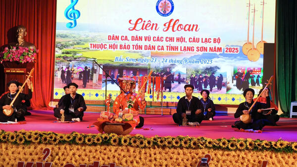 Câu lạc bộ văn nghệ dân gian Bằng Hữu, xã Bằng Mạc tỏa sáng tại Liên hoan dân ca, dân vũ tỉnh Lạng Sơn năm 2025