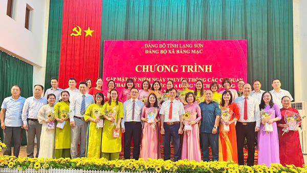 Chương trình gặp mặt kỷ niệm ngày Truyền thống các cơ quan tham mưu, giúp việc của Đảng và chào mừng ngày Phụ nữ Việt Nam 20/10.