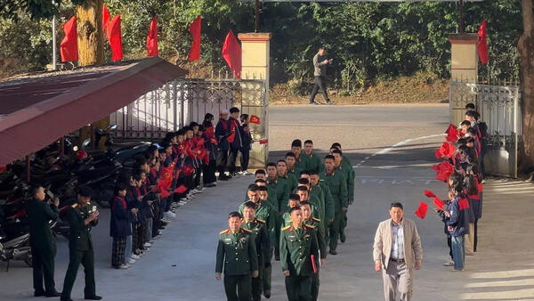 Xã Bằng Mạc tổ chức chương trình đón tiếp cán bộ, chiến sĩ trung đoàn 12 -  sư đoàn 3 hành quân dã ngoại làm công tác dân vận gia đoạn 2 năm 2025