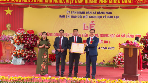 Trường TH&THCS Bằng Hữu đón Bằng công nhận đạt chuẩn quốc gia mức độ 1